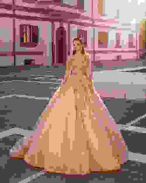 Нежнейшие бежевые платья: новинки платьев в стиле nude