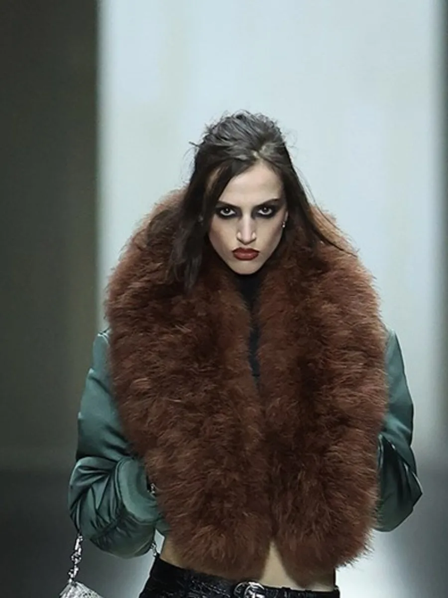 Темно-зеленый бомбер с пышным коричневым меховым воротником, Gucci