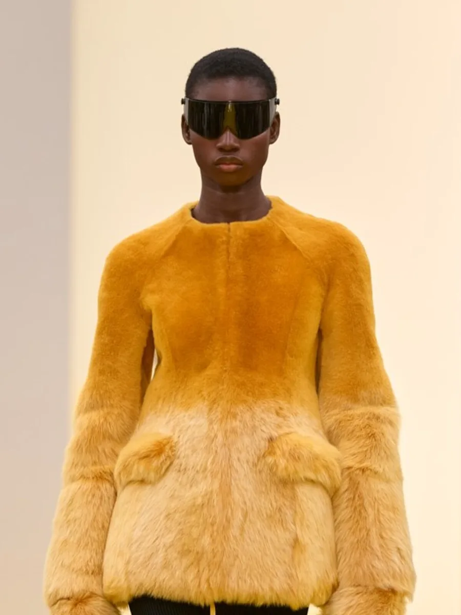 Рыжая меховая куртка без воротника со светлым низом, Loewe