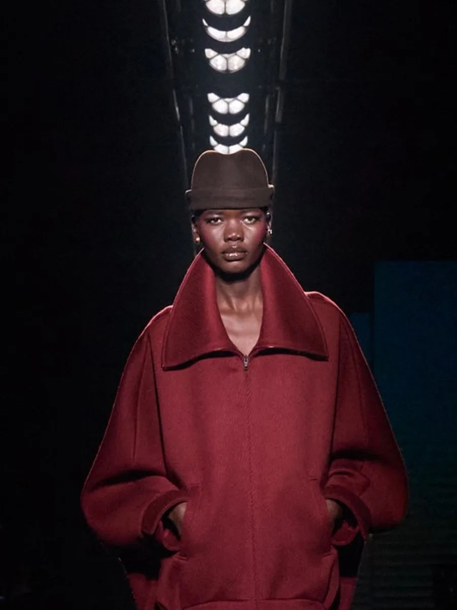 Бордовое пальто с воротником-воронкой, Balenciaga