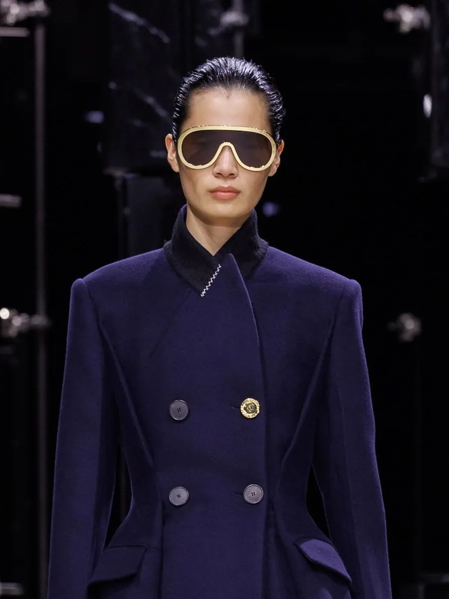 Темно-синее двубортное пальто по фигуре, Givenchy