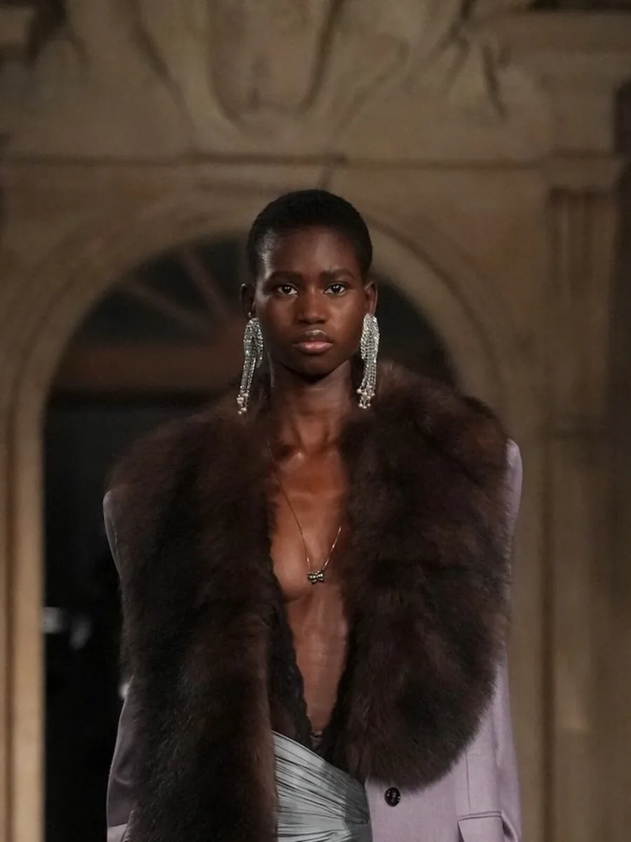 Шоколадная шуба с длинным ворсом и глубоким запахом, Valentino