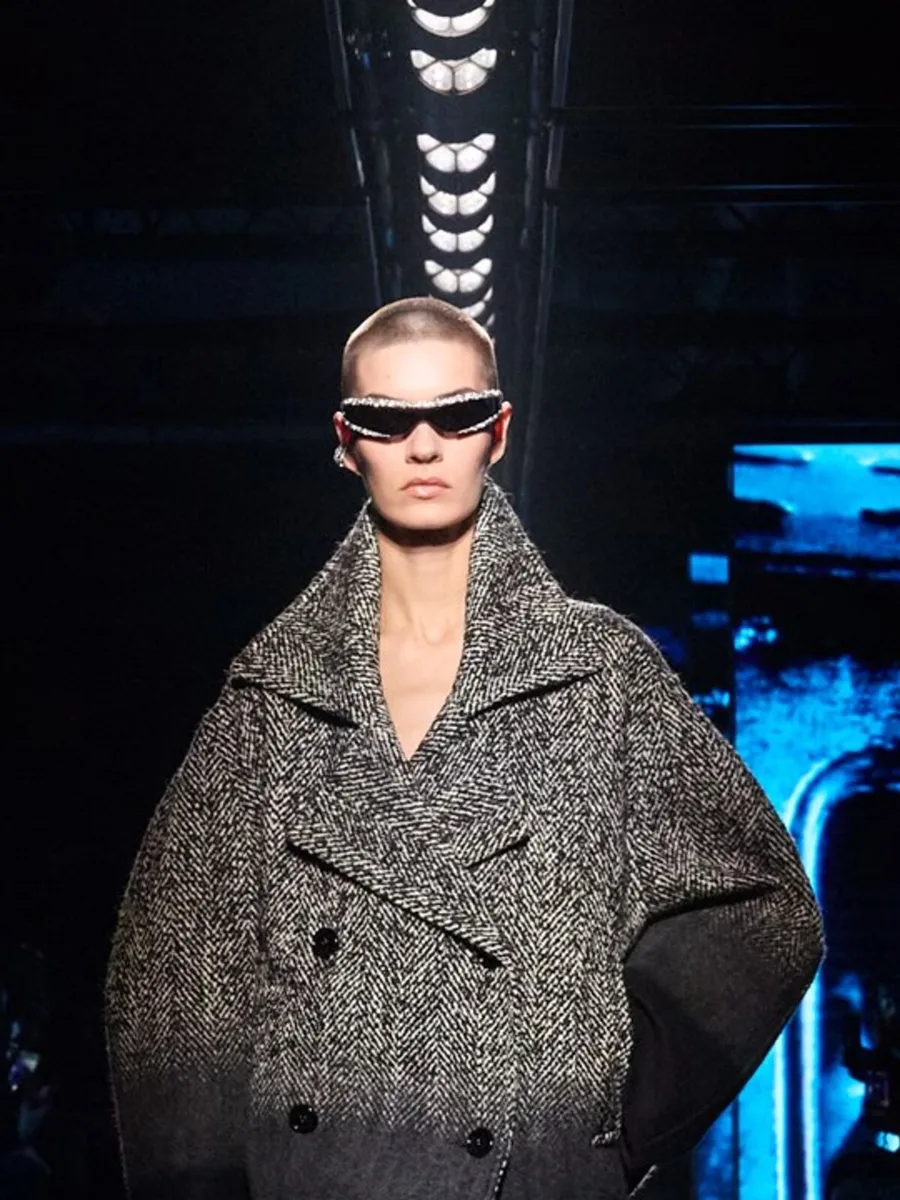 Серое твидовое пальто оверсайз, Balenciaga